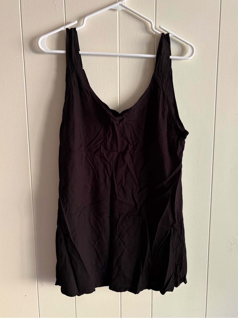 Rainbow Jo Black V-Neck Lightweight Tank